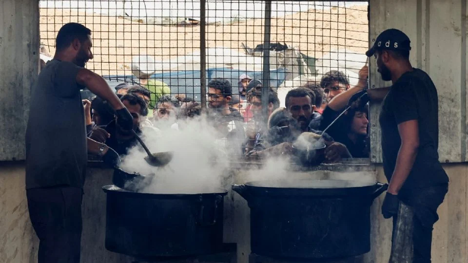 Israel impide la entrega de alimentos en Gaza y sólo 12 camiones han llegado en dos meses: Oxfam