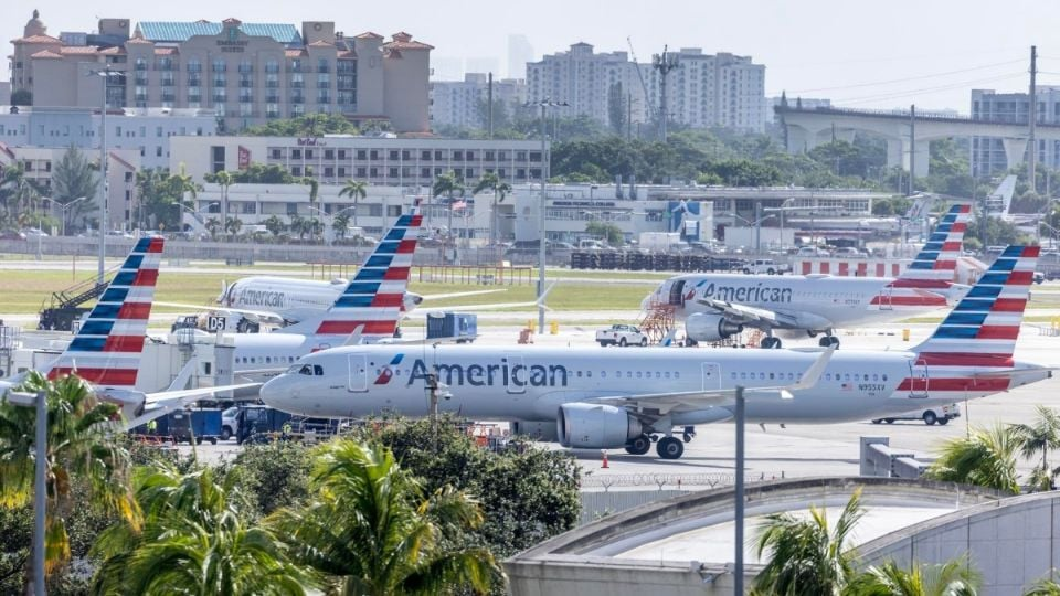 Agencia de aviación de Estados Unidos suspende vuelos de American Airlines tras reportar problemas técnicos en vísperas de Navidad