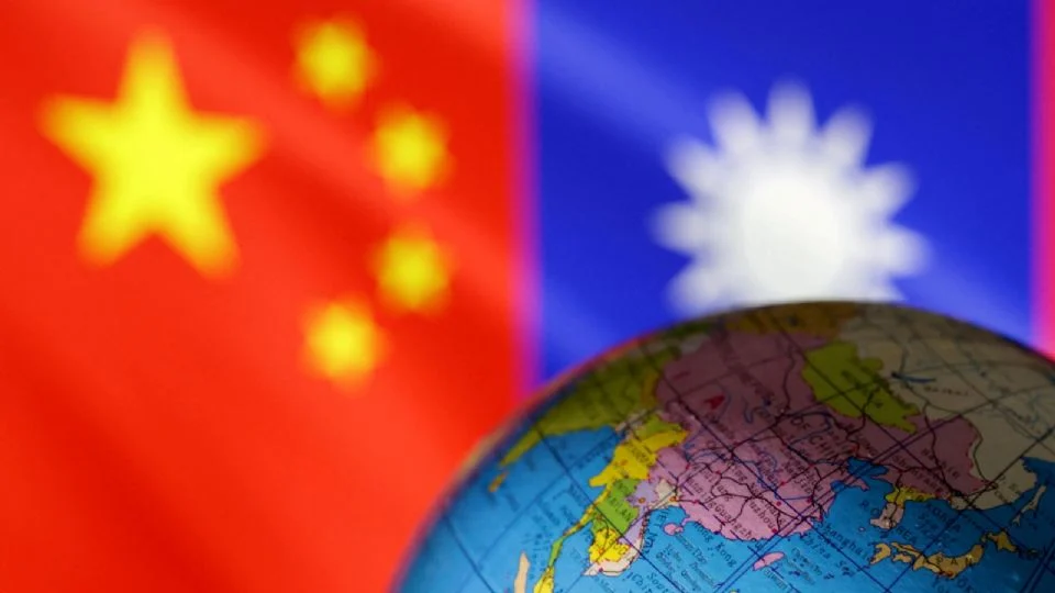 China amenaza con «aplastar» cualquier intento separatista luego del envío de tanques estadounidenses a Taiwán