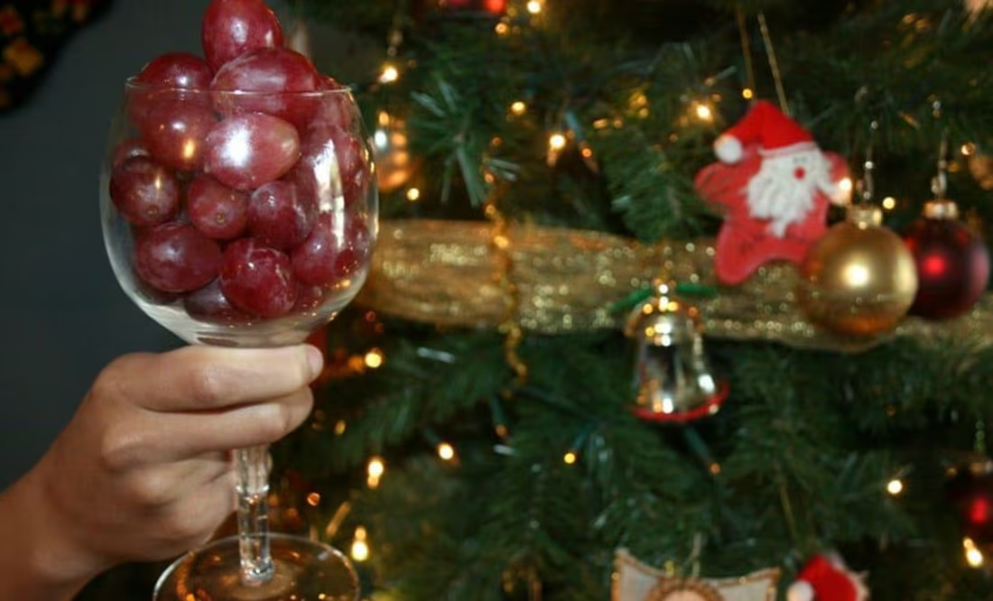 ¿Por qué comemos 12 uvas en año nuevo?; conoce las tradiciones y creencias