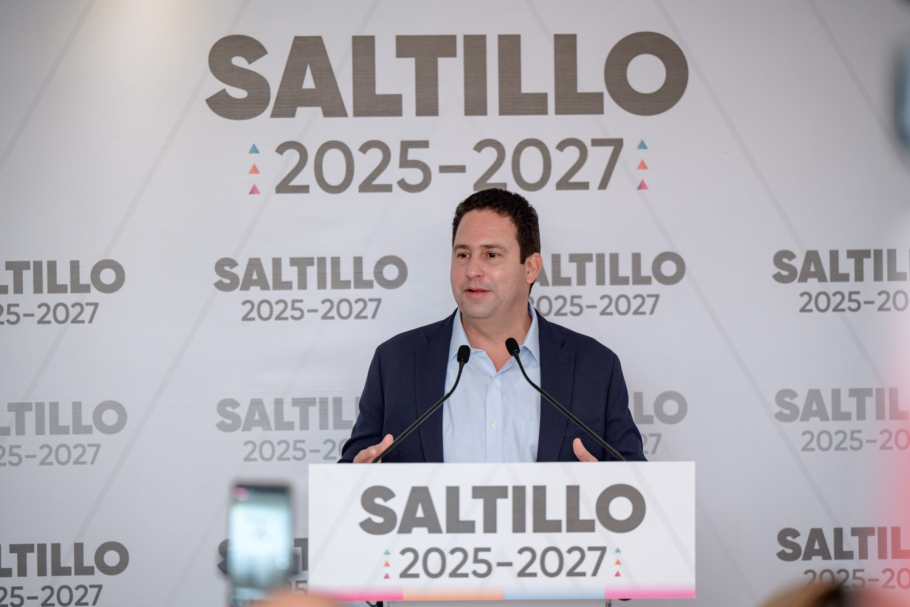 ANUNCIA JAVIER DÍAZ A PRIMERA PARTE DE SU EQUIPO
