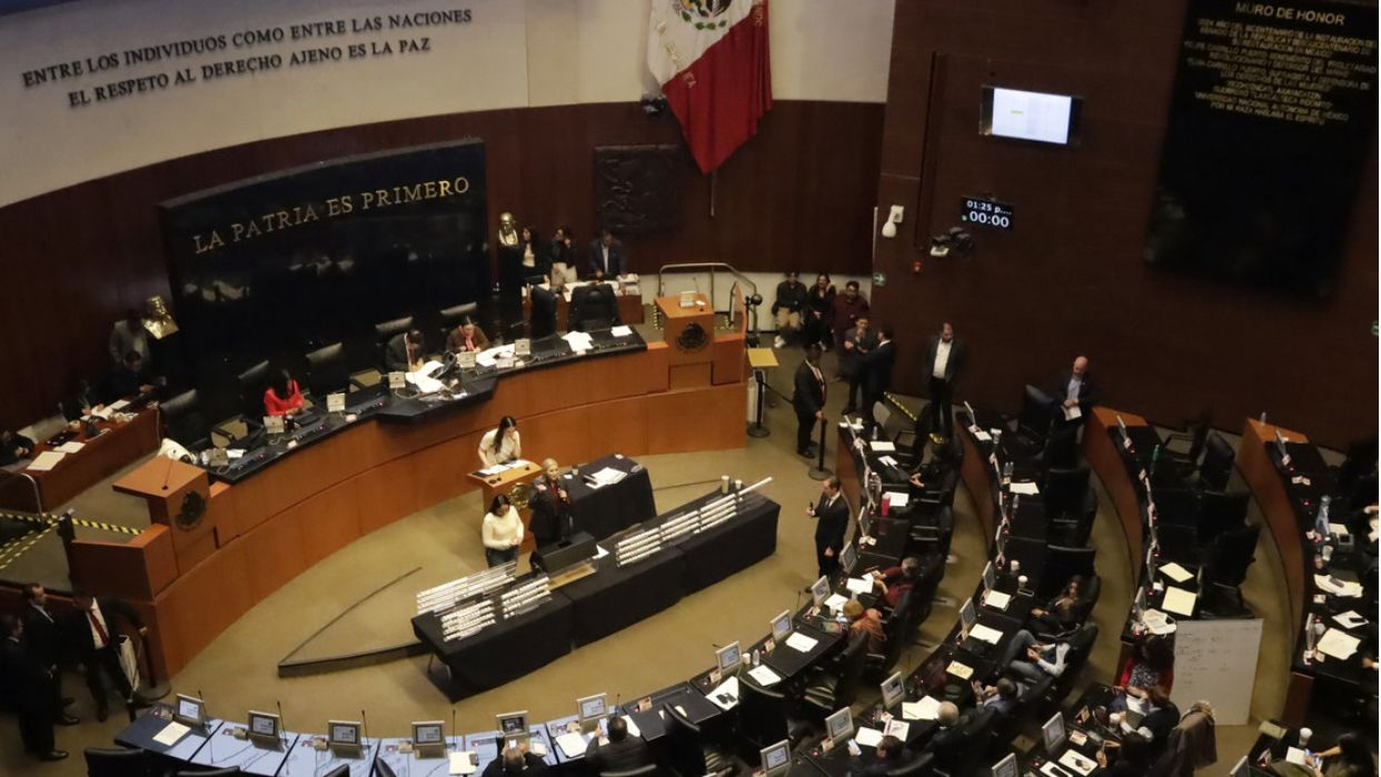 Cambia Constitución Morena cada 15 hrs