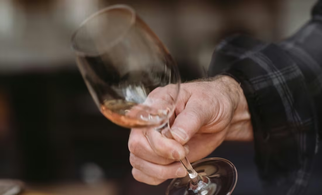Por qué deberías tomar al menos una copa de vino al día; esto dice la ciencia