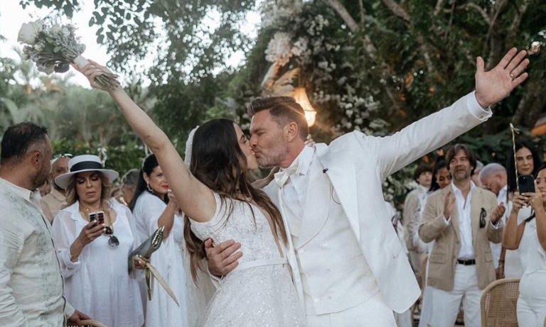 Julián Gil comparte fotos de su boda con Valeria Marín: “Un para siempre”