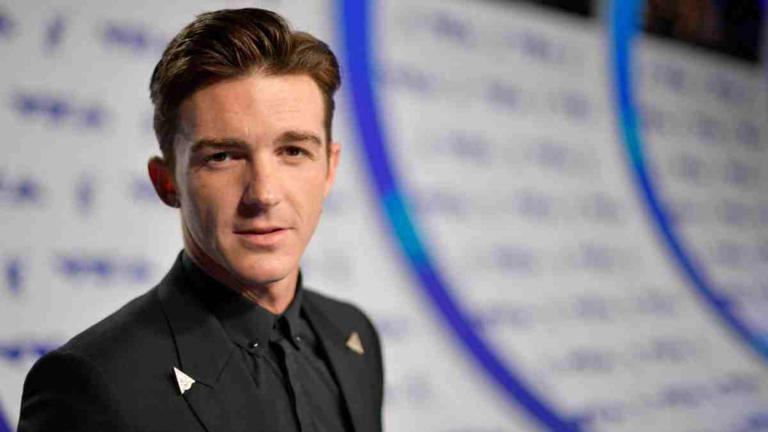 Bien humilde: captan a Drake Bell haciendo fila en Tijuana para pasar a EU
