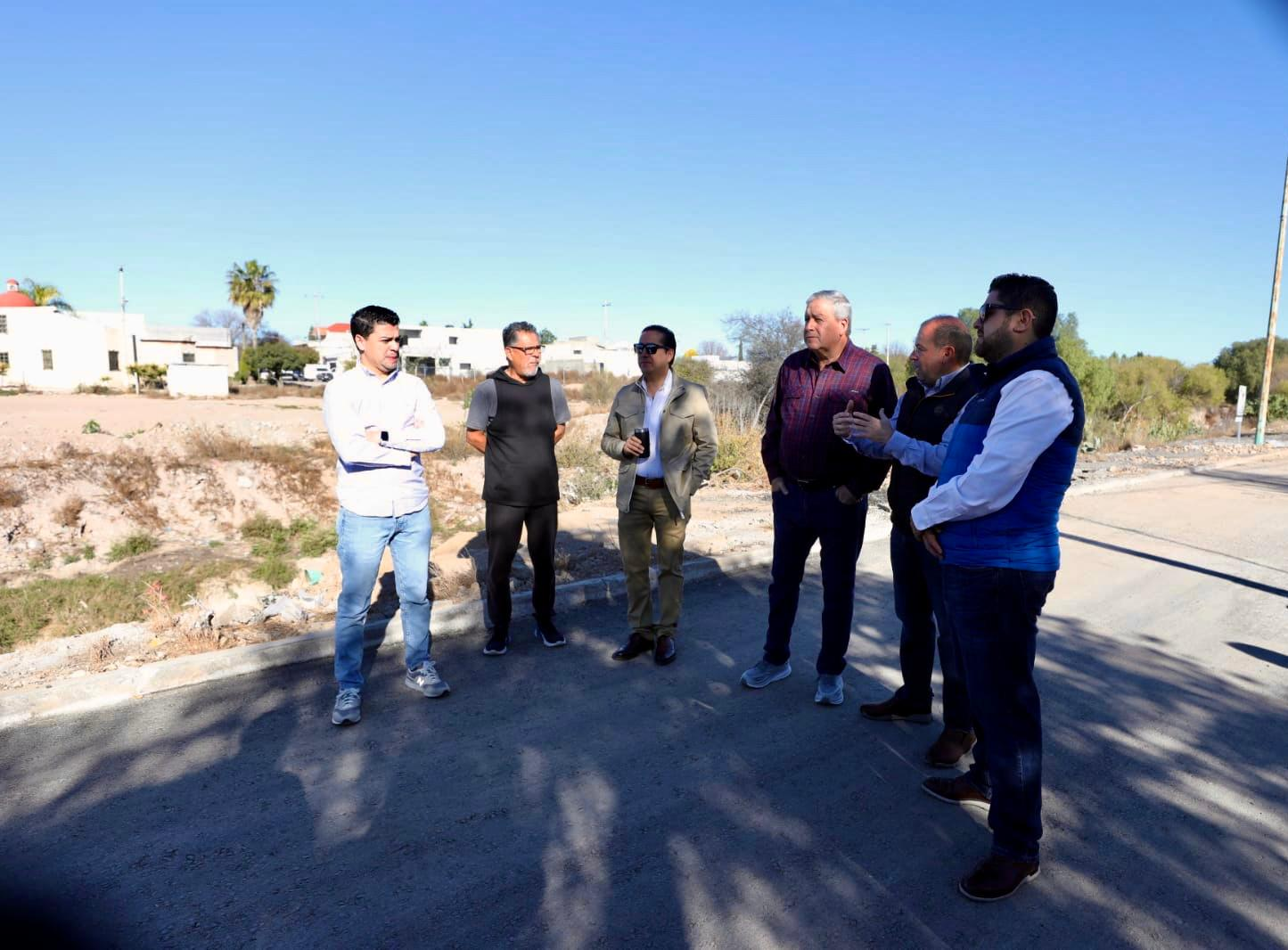 Entrega Chema Fraustro rehabilitación de calle Tezcatlipoca