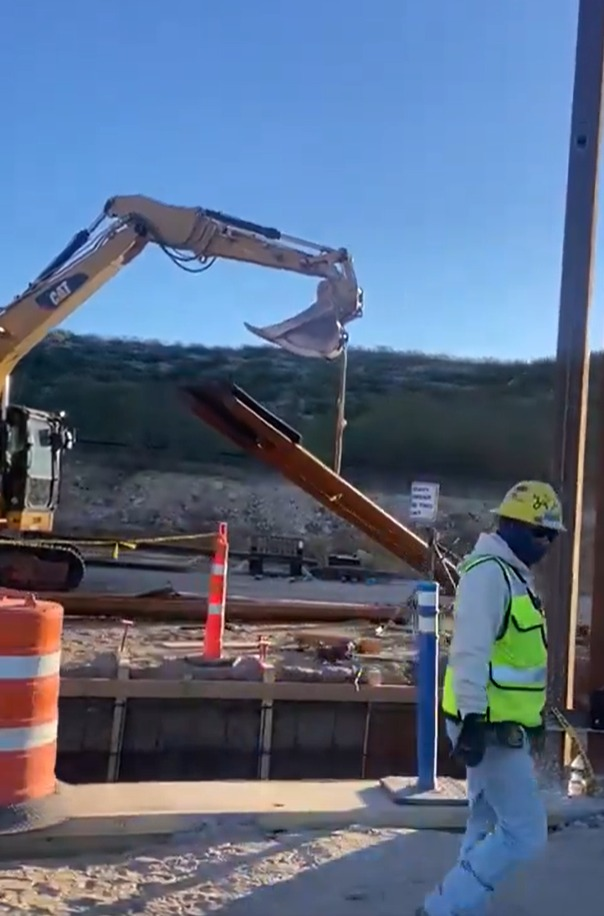 Greg Abbott anuncia construcción de muro fronterizo en Texas
