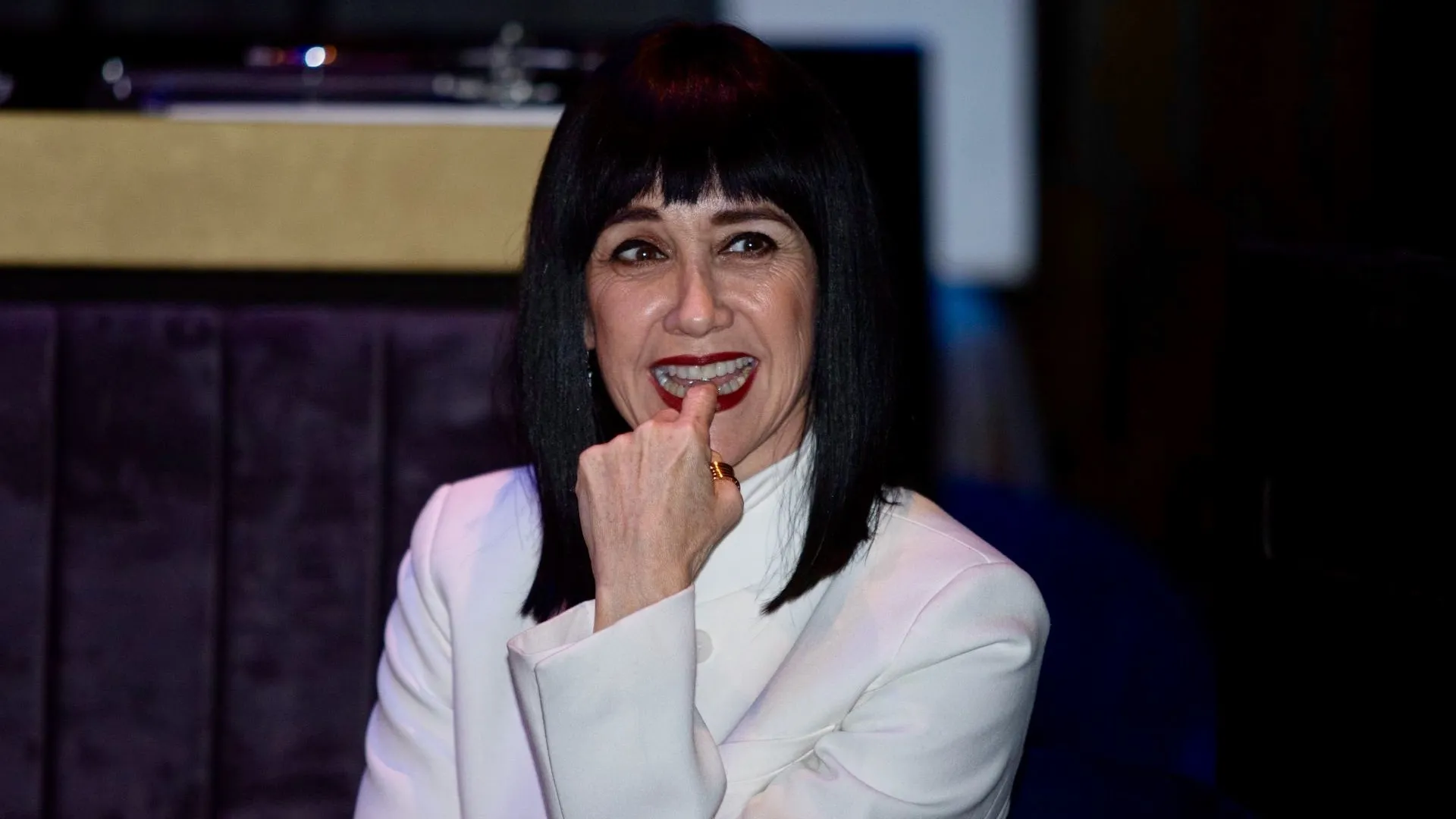 ¿Team Adrián Marcelo? Susana Zabaleta le enciende un ‘porro’ en pleno show de ‘La Cotorrisa’