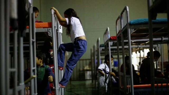 Unos 1,360 menores siguen sin ver a sus padres tras separación forzosa en frontera de EU