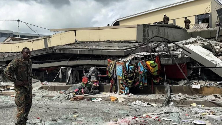 Terremoto magnitud 7,3 sacude Vanuatu, reportan cadáveres tirados en la calle