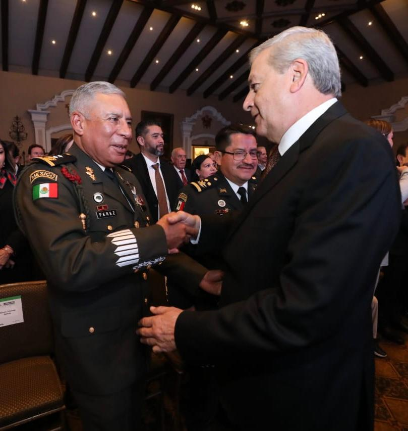 Respaldan líderes trabajo de Chema Fraustro