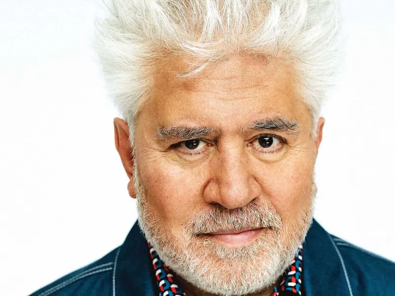 Luz dentro del dolor; Pedro Almodóvar estrena una cinta ‘luminosa y casi optimista’