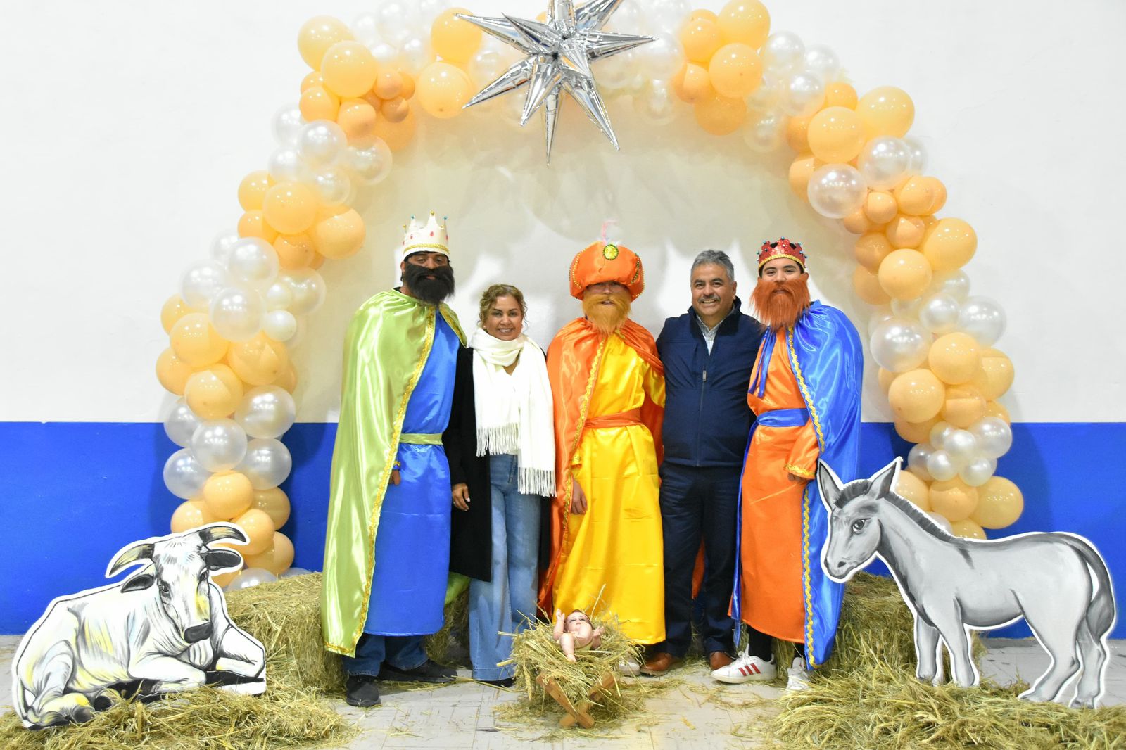 Con rosca y juguetes celebran Día de Reyes