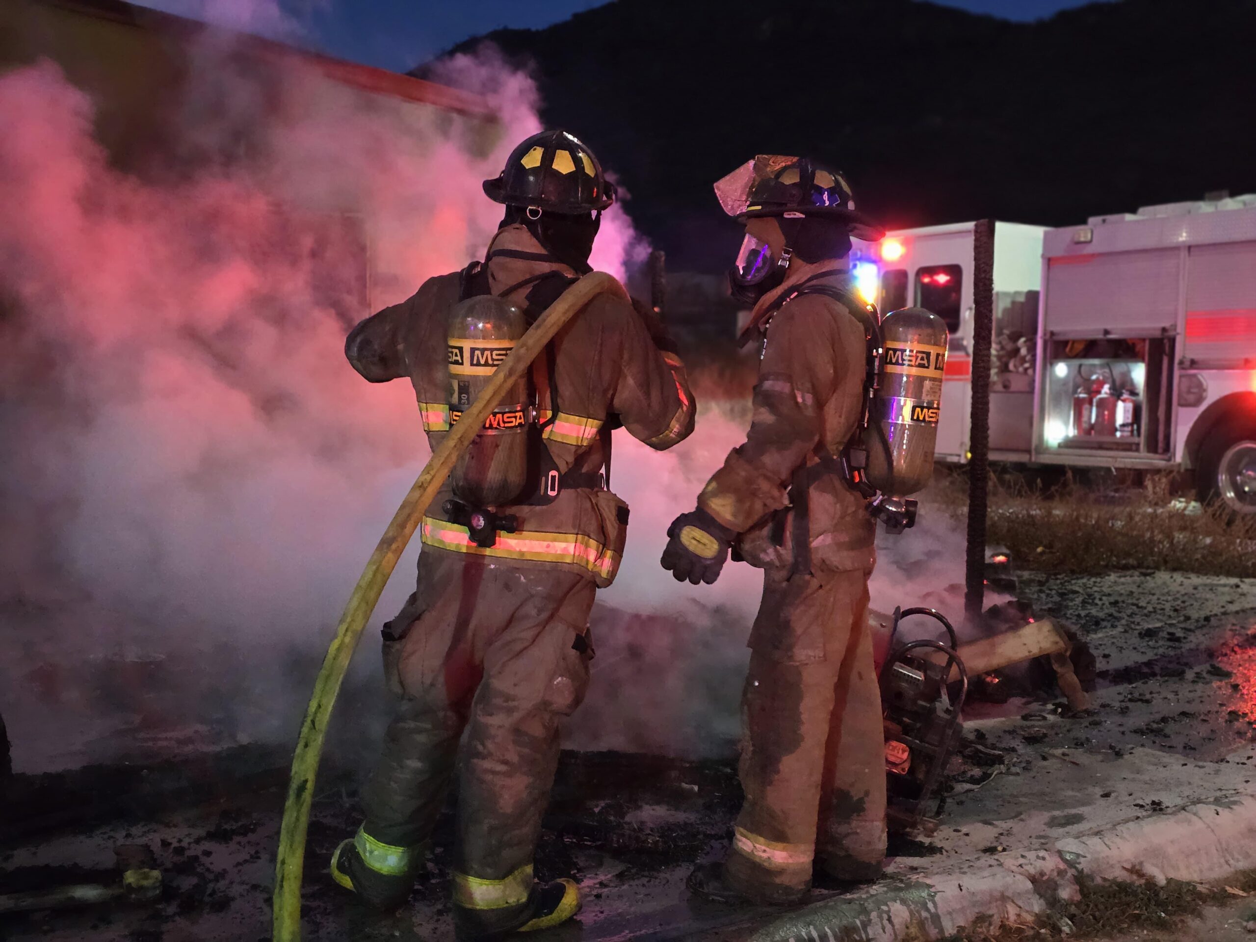 Auxilia Protección Civil y Bomberos por incendio en Analco