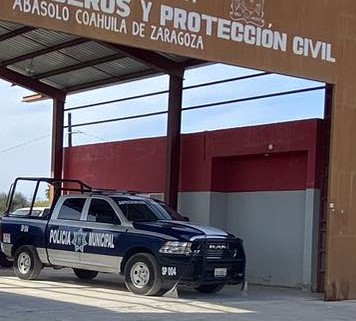 Se amparan dos policías despedidos en Abasolo