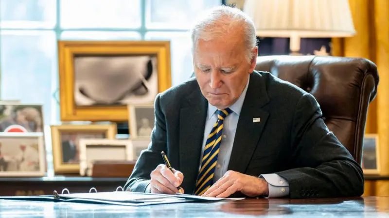Biden me heredó una “crisis fronteriza catastrófica” con México