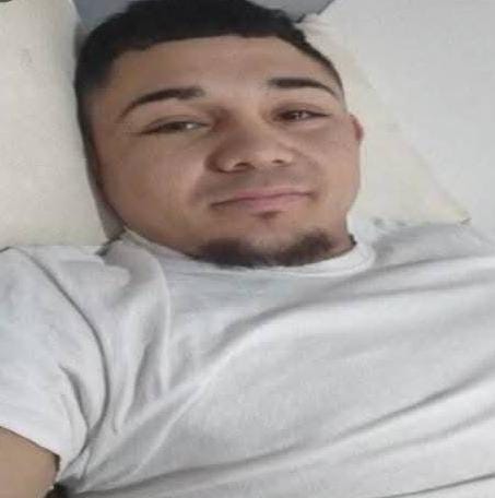 Busca familia a joven