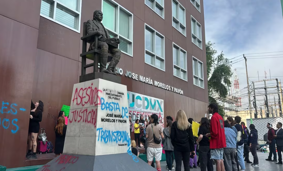 Vandalizan sede del Poder Judicial de CDMX