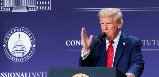 Trump reafirma que impondrá aranceles del 25% a México y Canadá