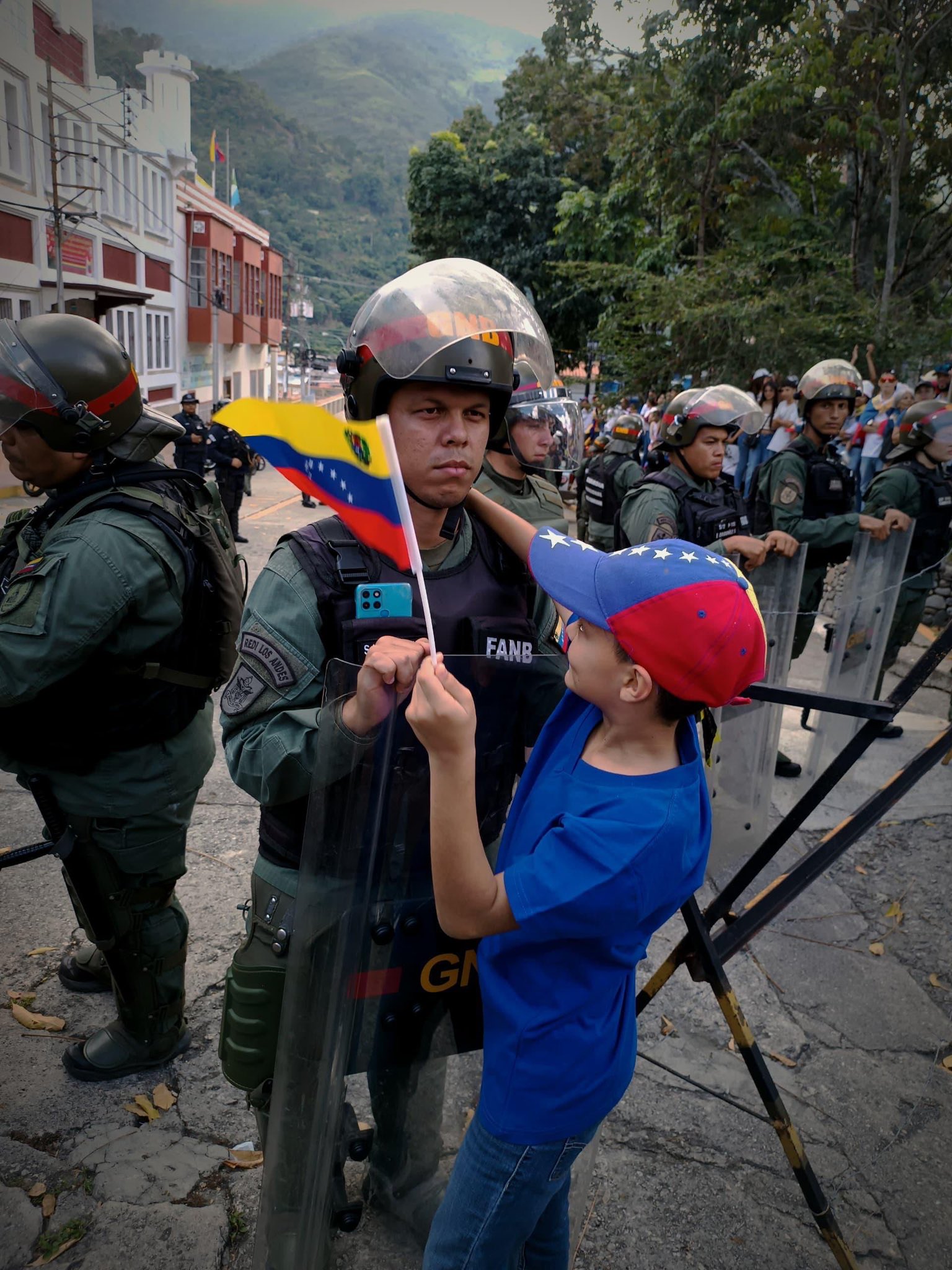 Piden fin de la neutralidad en el gobierno mexicano respecto a Venezuela
