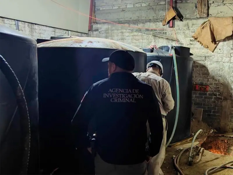 Inhabilitan tomas clandestinas de combustible en Edomex