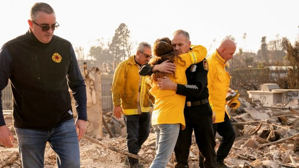 Tras incendios en Los Ángeles hay 24 muertos, 16 desaparecidos