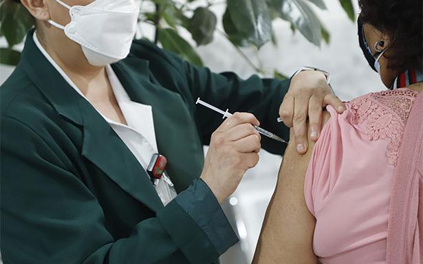 Continúa IMSS aplicando vacuna contra la Influenza