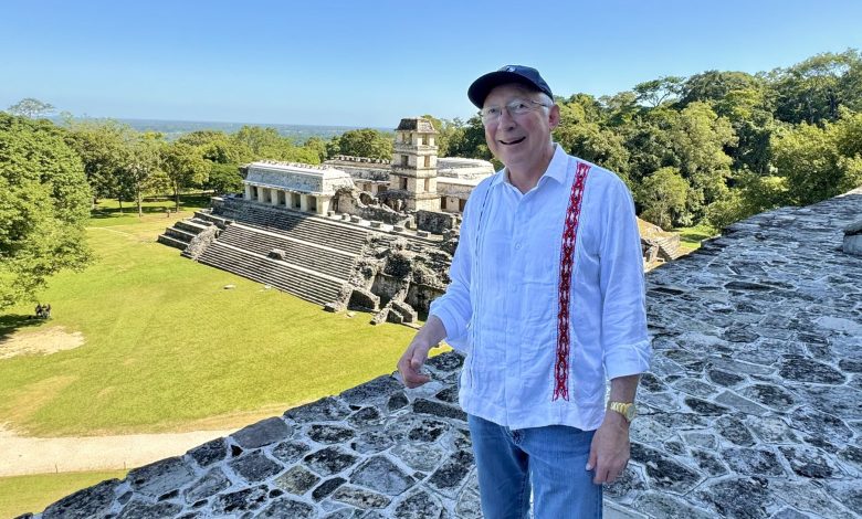 Ken Salazar reaparece y opina sobre el «Golfo de América»