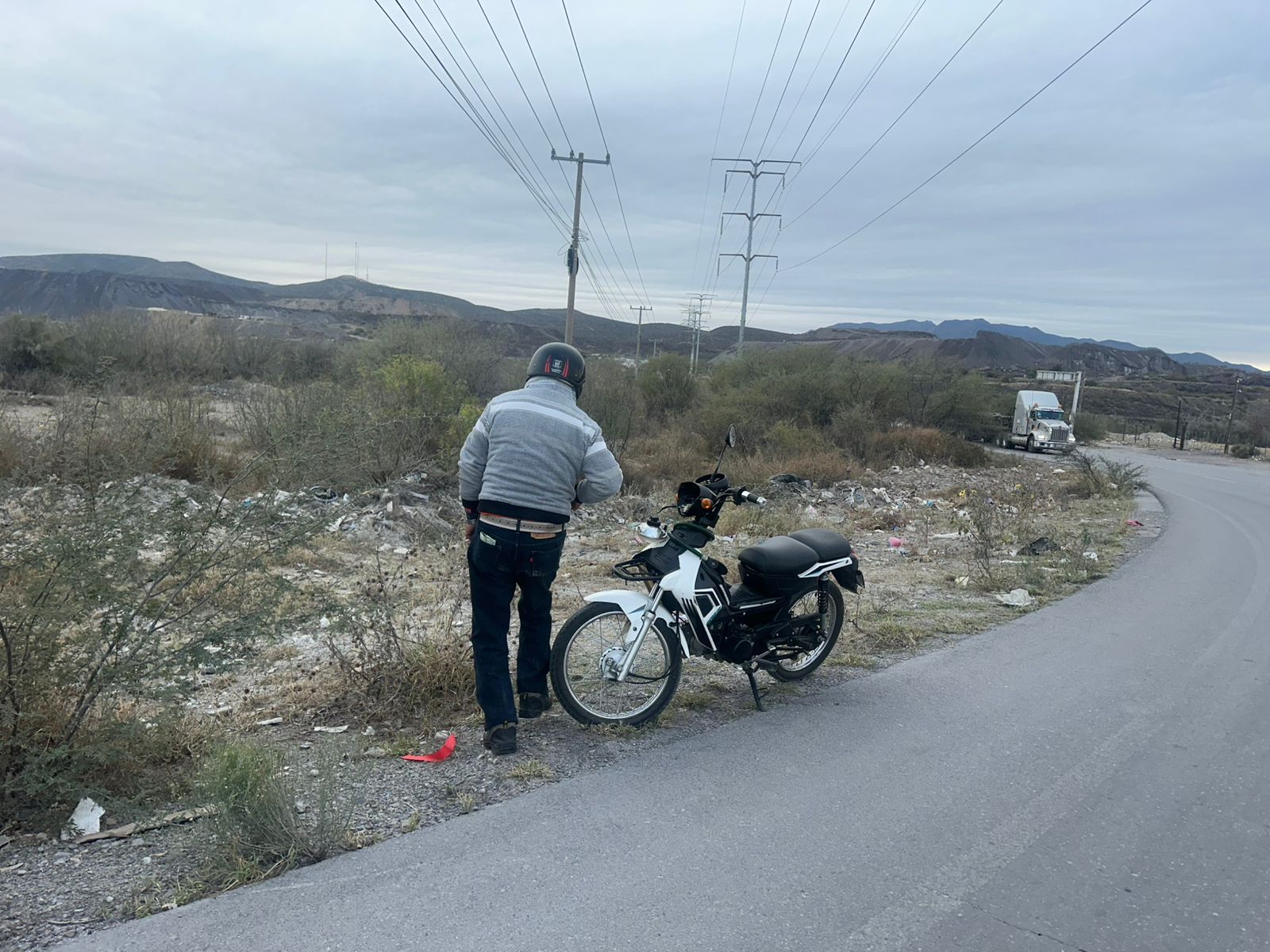 Tumba paisano a motociclista