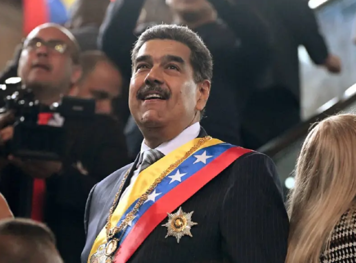 Maduro crea comisión para cambiar la Constitución de Venezuela; será un «nuevo Estado»