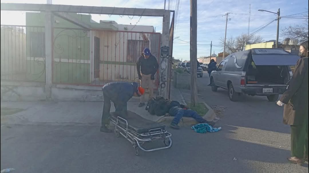 Muere de un infarto esperaba el camión