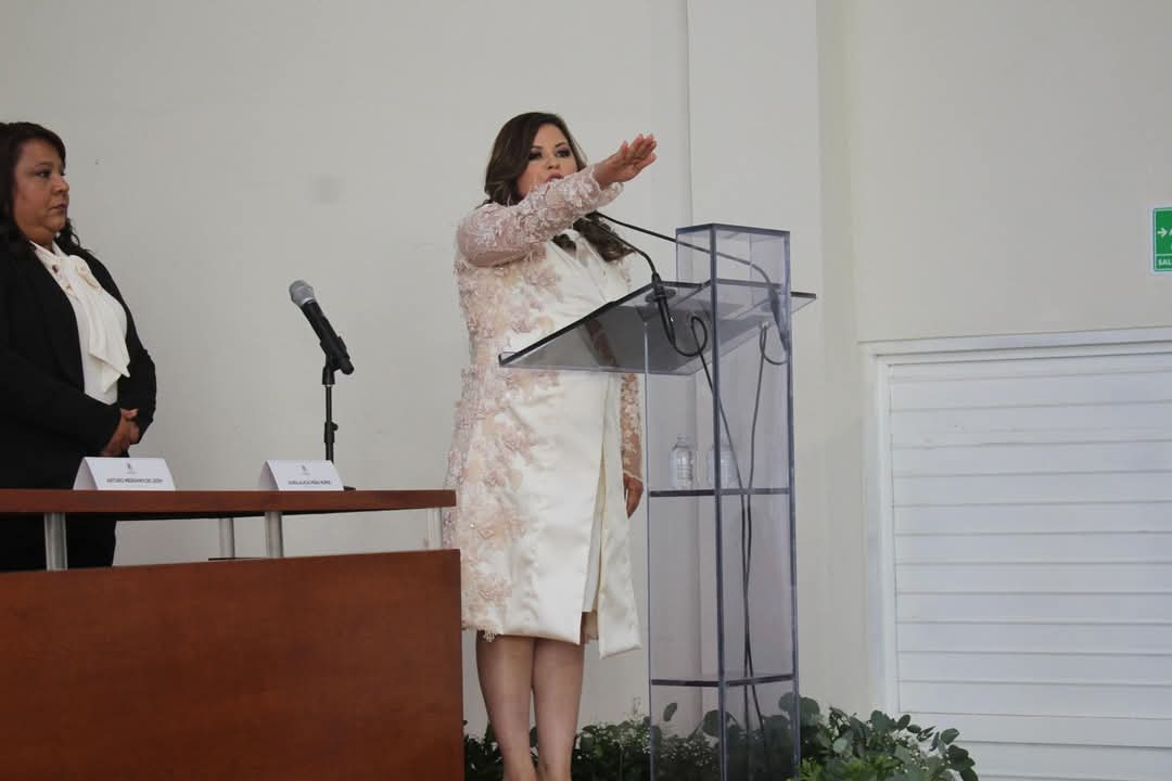 Protesta Adriana Valdés en la alcaldía de Ocampo