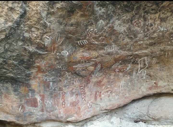 Saquean pinturas rupestres en 4-C