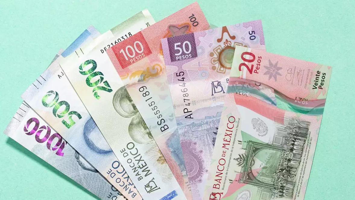 Peso se deprecia tras datos de empleo en México y de manufacturas en EU