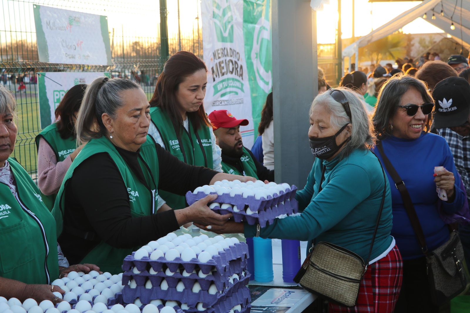 Beneficia Mercadito Mejora a vecinos de Nueva Imagen