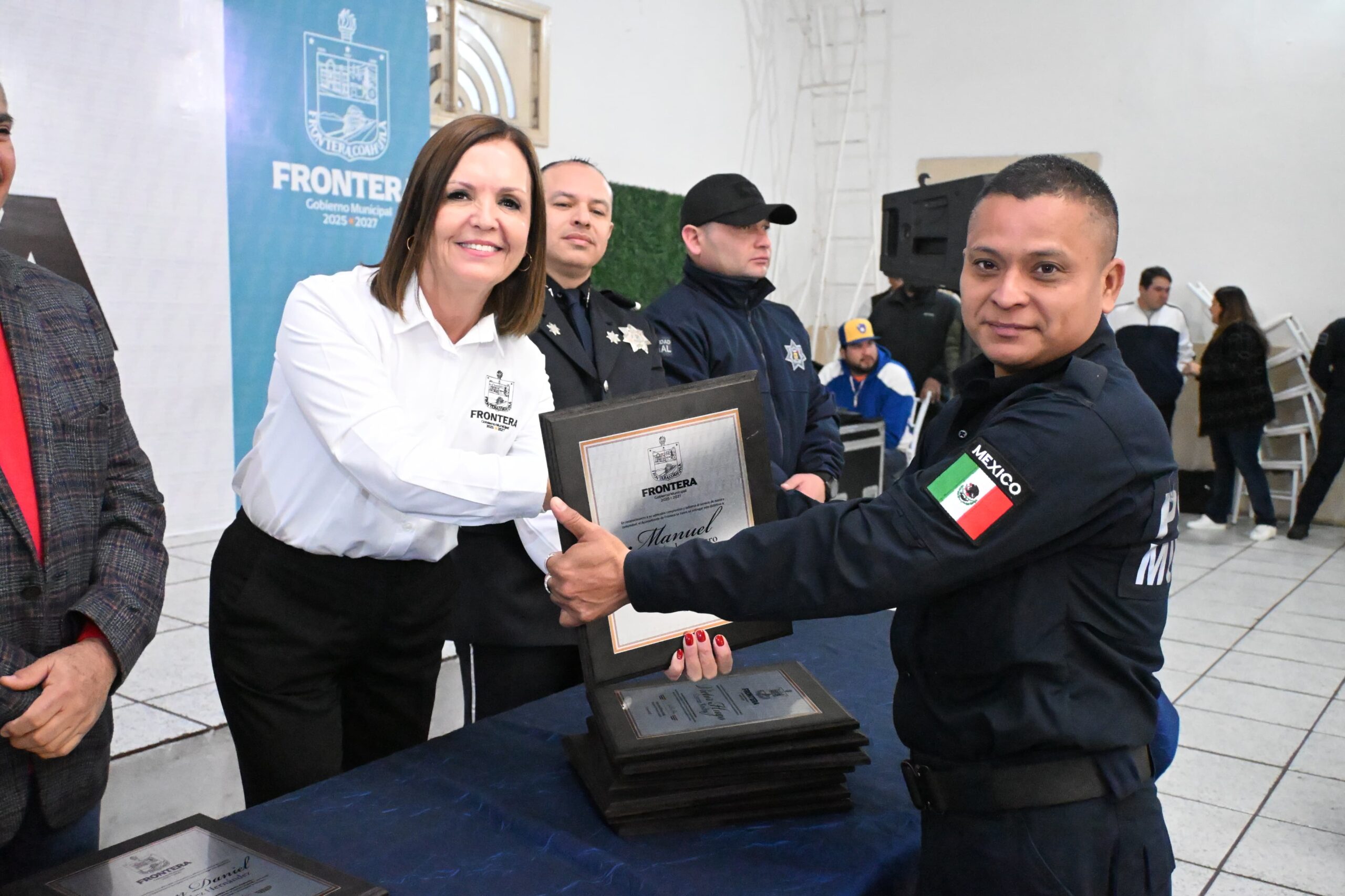 Celebra Frontera el Día del Policía