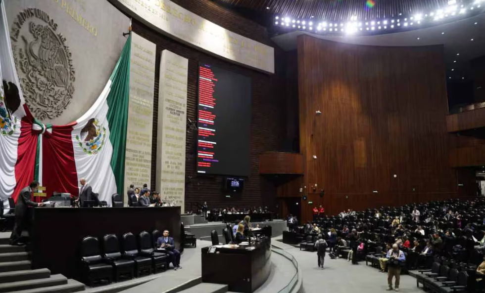 Se lanza contra PRI y PAN tras no respaldar a Sheinbaum