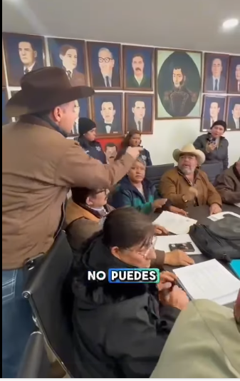 IRRUMPEN LOS FLORES EN JUNTA DE CABILDO