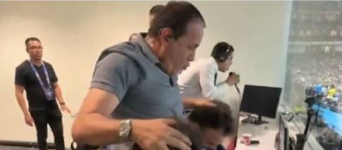 Ricardo La Volpe confesó que Cuauhtémoc Blanco pidió perdón por polémico festejo en la final; «Llamó por teléfono y se disculpó» reveló