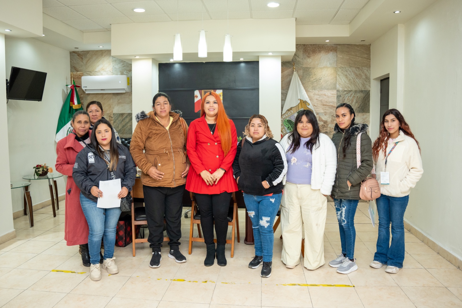 Se reúne Yesica con docentes de Castaños