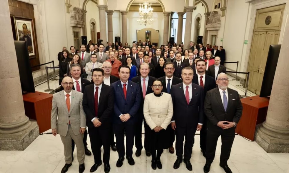 Empresarios ofrecen 35 mil empleos para mexicanos deportados