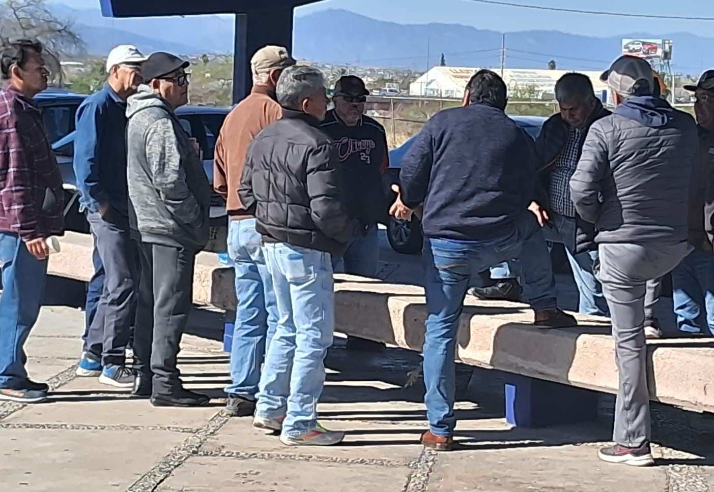 Participa en reunión grupo de Julián Torres