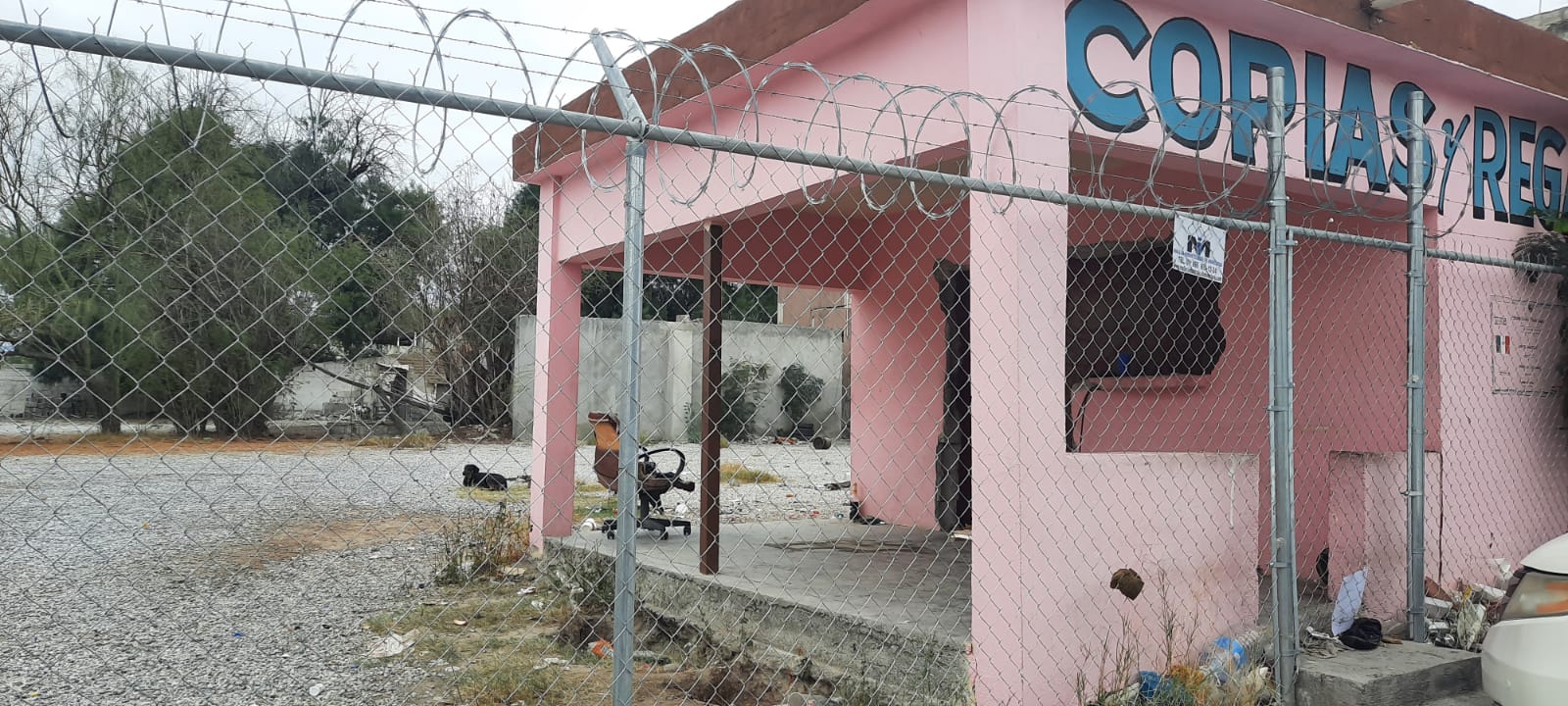 Lo encuentran sin vida en local abandonado