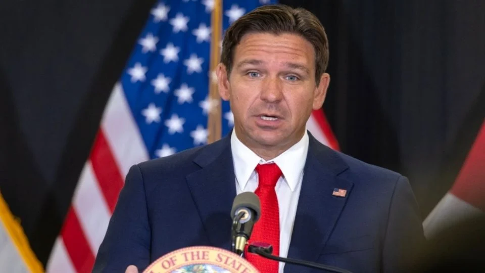 DeSantis solicita poder extraordinario para deportar migrantes indocumentados de Florida