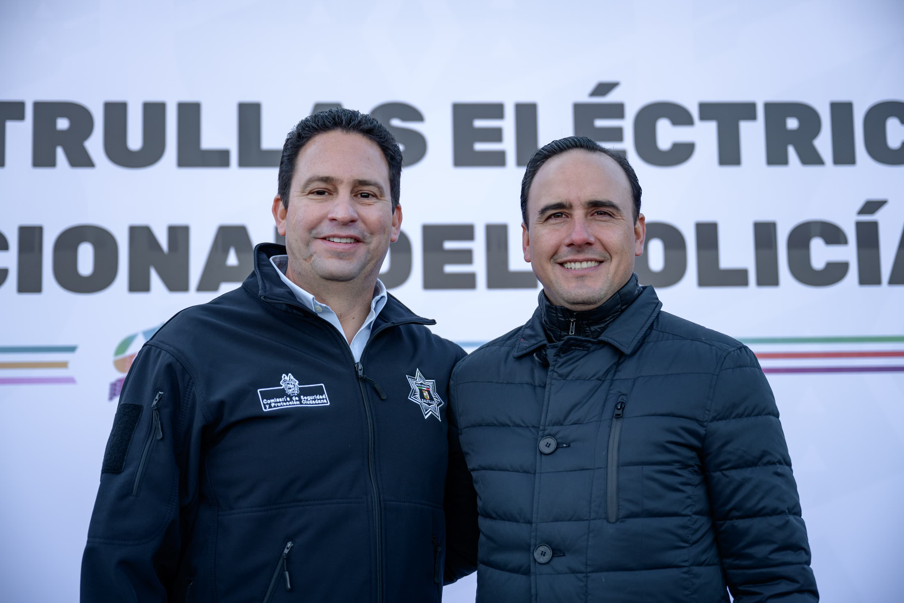 Entregan Manolo Jiménez y Javier Díaz 37 patrullas a la policía de Saltillo