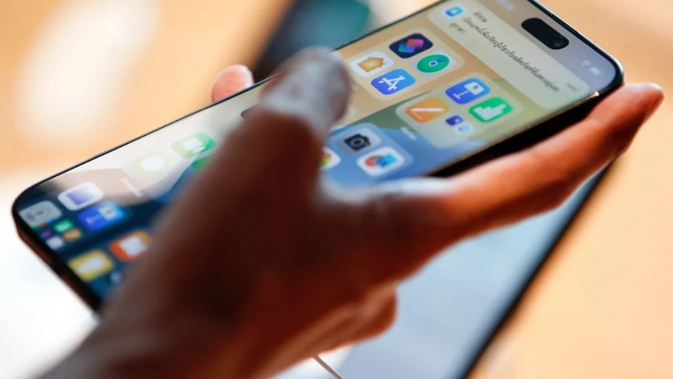 Apple acuerda pagar 95 millones de dólares a usuarios que acusaron a Siri de grabar sus conversaciones privadas y divulgarlas a terceros