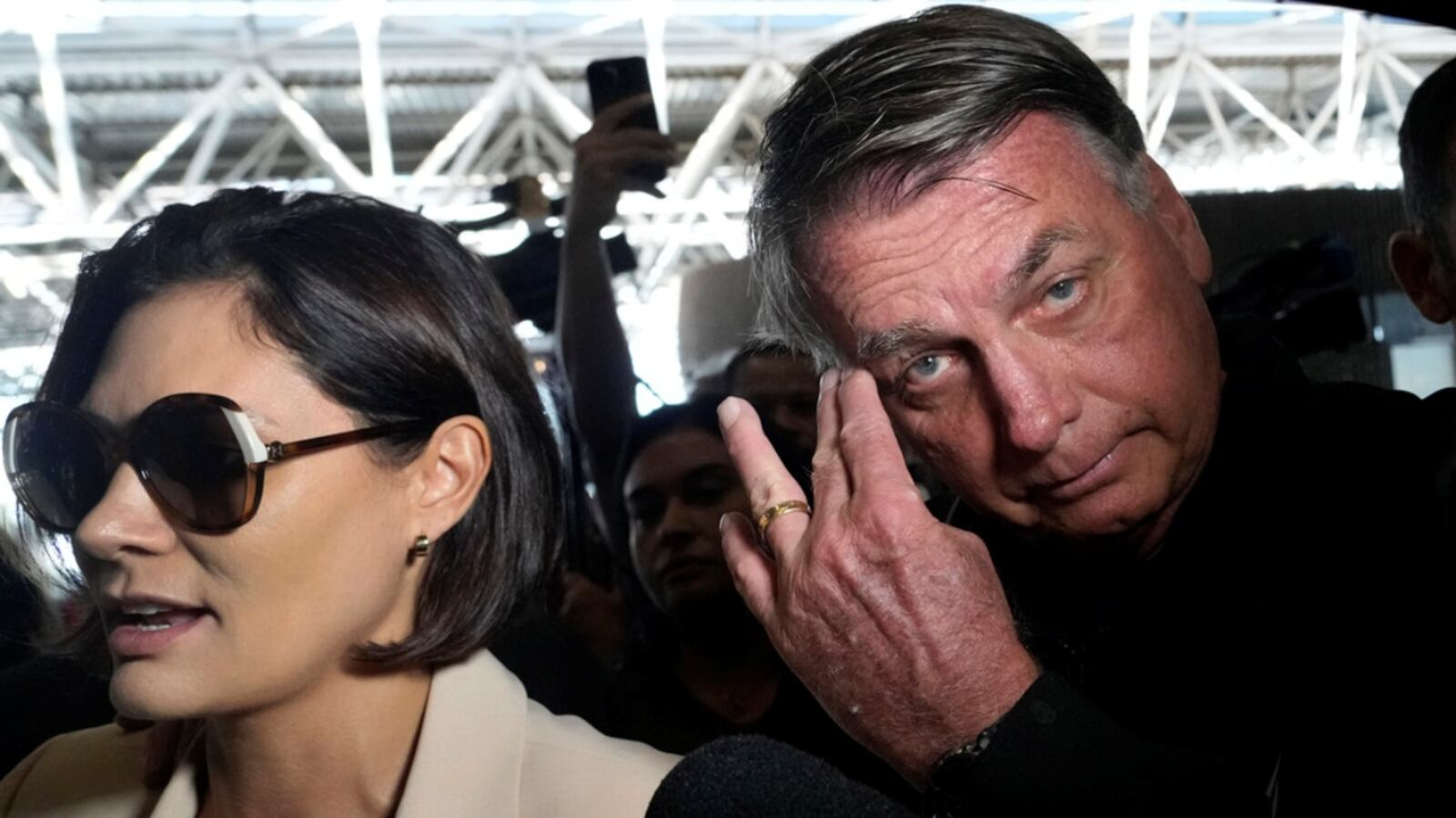 Bolsonaro llora por no poder acudir a investidura de Trump en EU