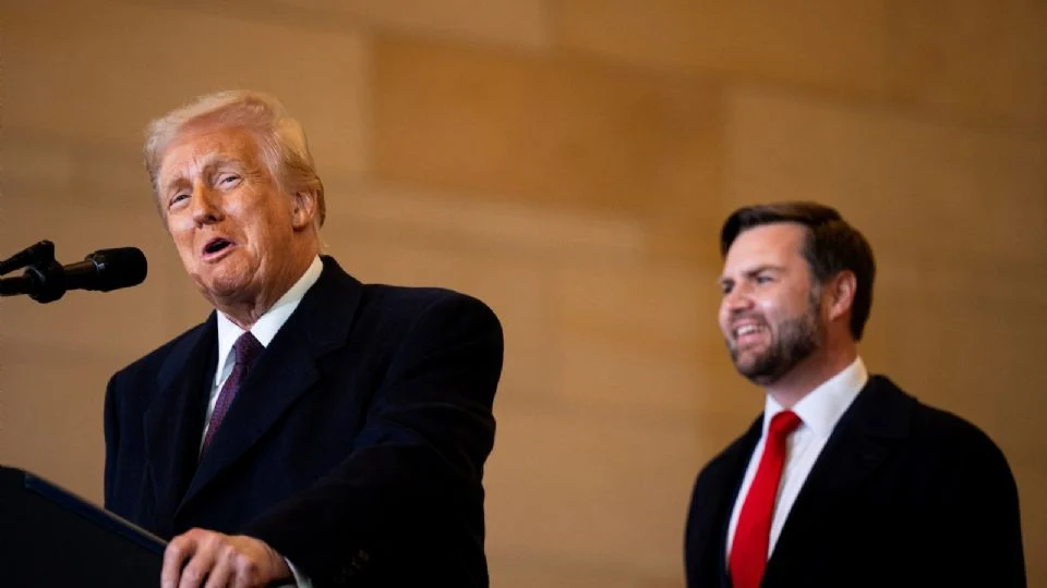 Trump seguirá la construcción del muro fronterizo en Texas; tendrá un panel antiescalador y 15 metros de altura