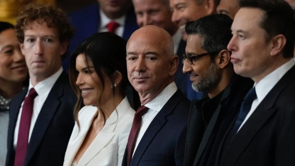 Bernie Sanders llama a Musk, Bezos y Zuckerberg como los oligarcas que controlan al gobierno de Estados Unidos
