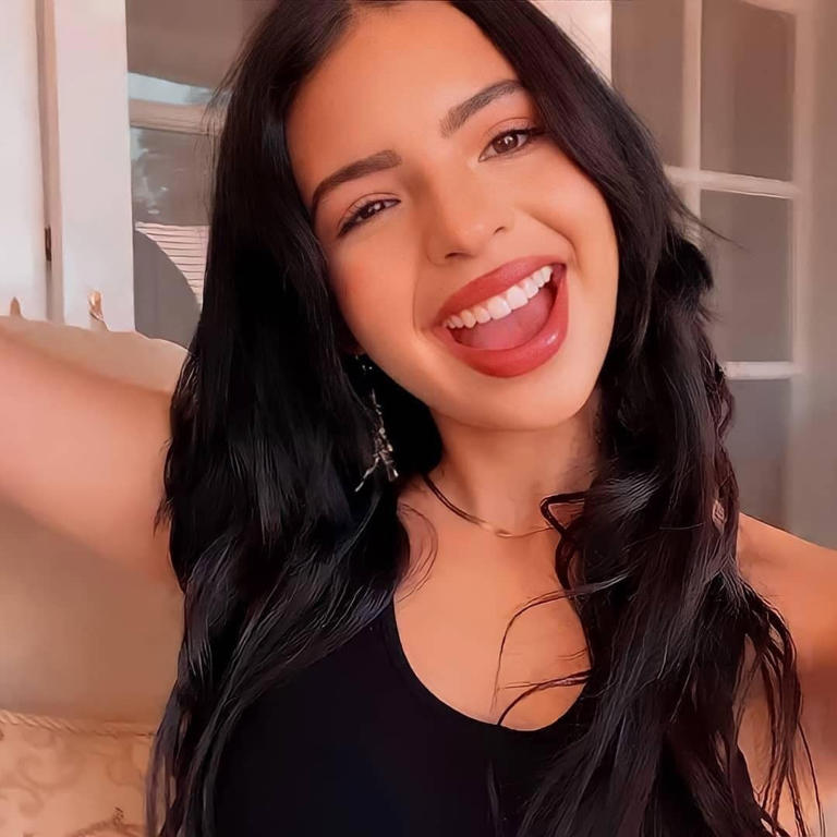 Ángela Aguilar reaparece con radical cambio de look; luce pelo largo tras ser apodada «pelona» por sus haters